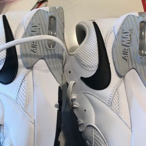 NIKE  AIR MAX EXCEE SIZE 13  (MEN's) NEW!!!!WHITE/BLACK